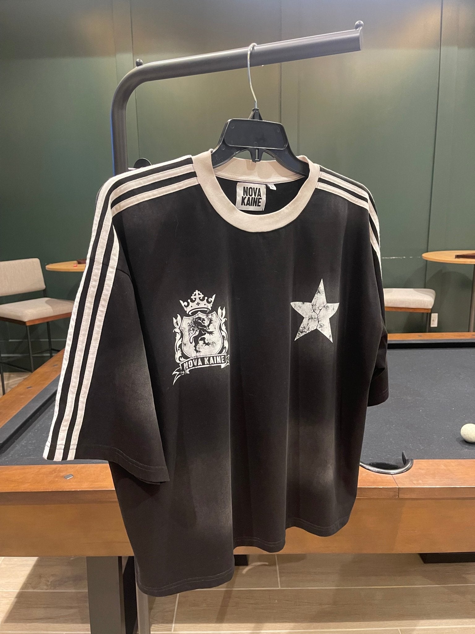 “Kingdom” Cropped Oversized Tee B&W - Nova Kaine